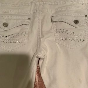 White capri jeans🤔